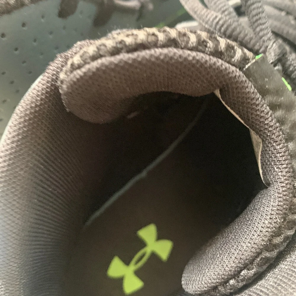 Under Armour- Black &‎ Neon Green Jet 2019-Boys 7 Y